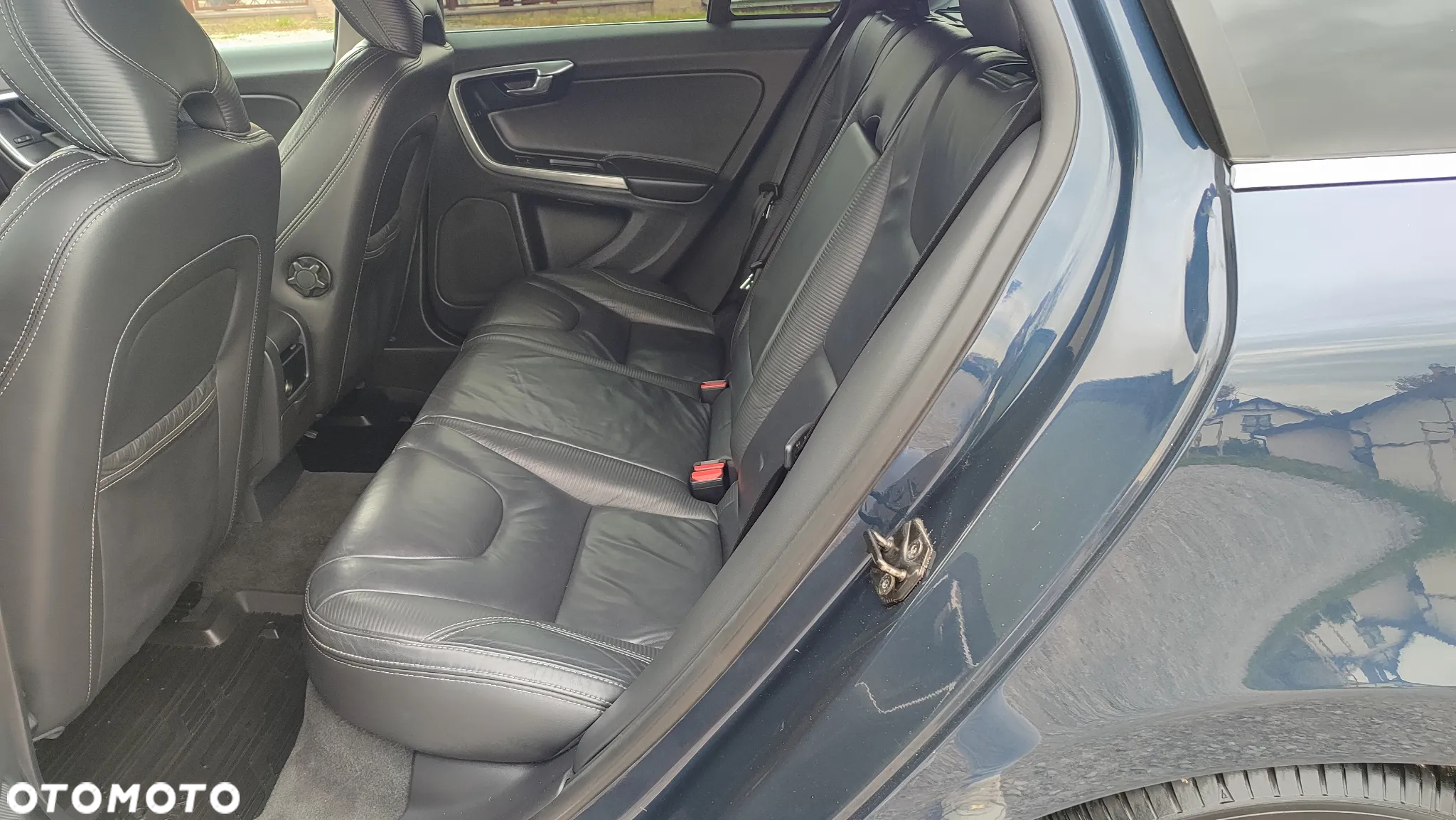 Volvo V60 D3 R-Design - 29