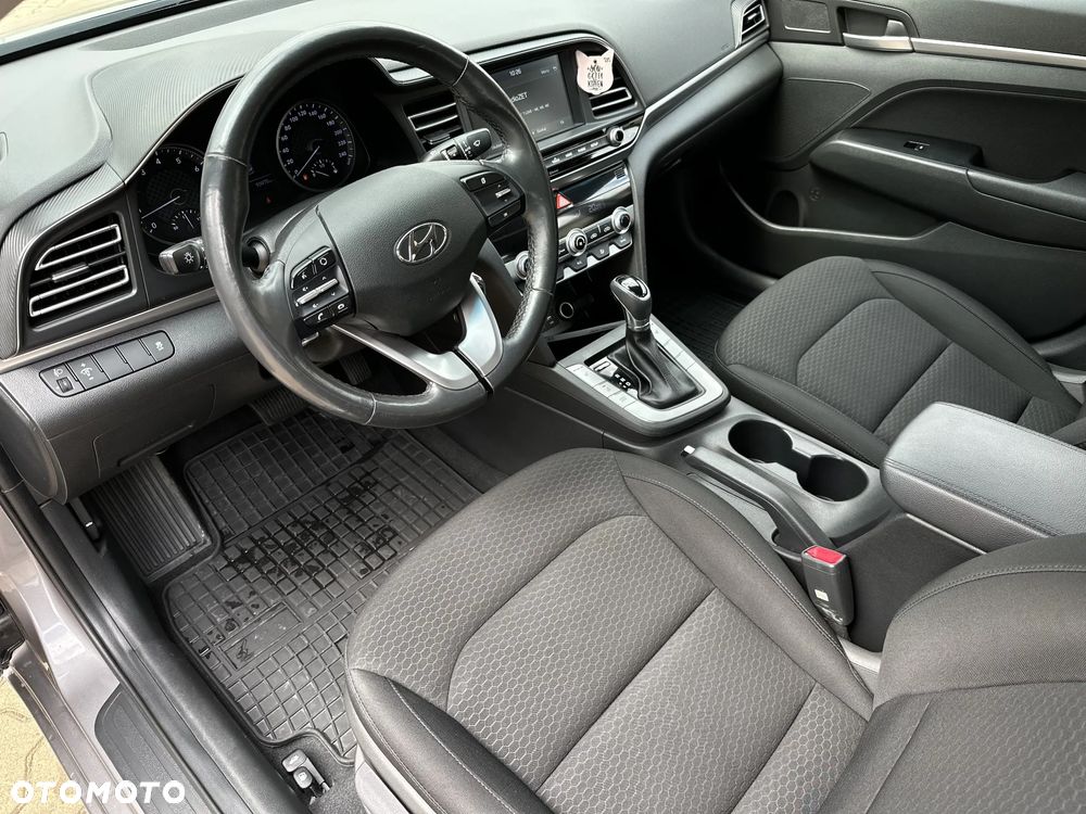 Hyundai Elantra 1.6 Comfort Premiere - 10