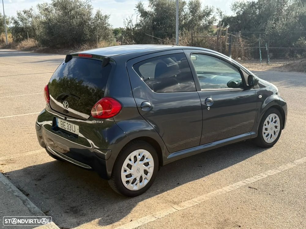 Toyota Aygo Standard - 6