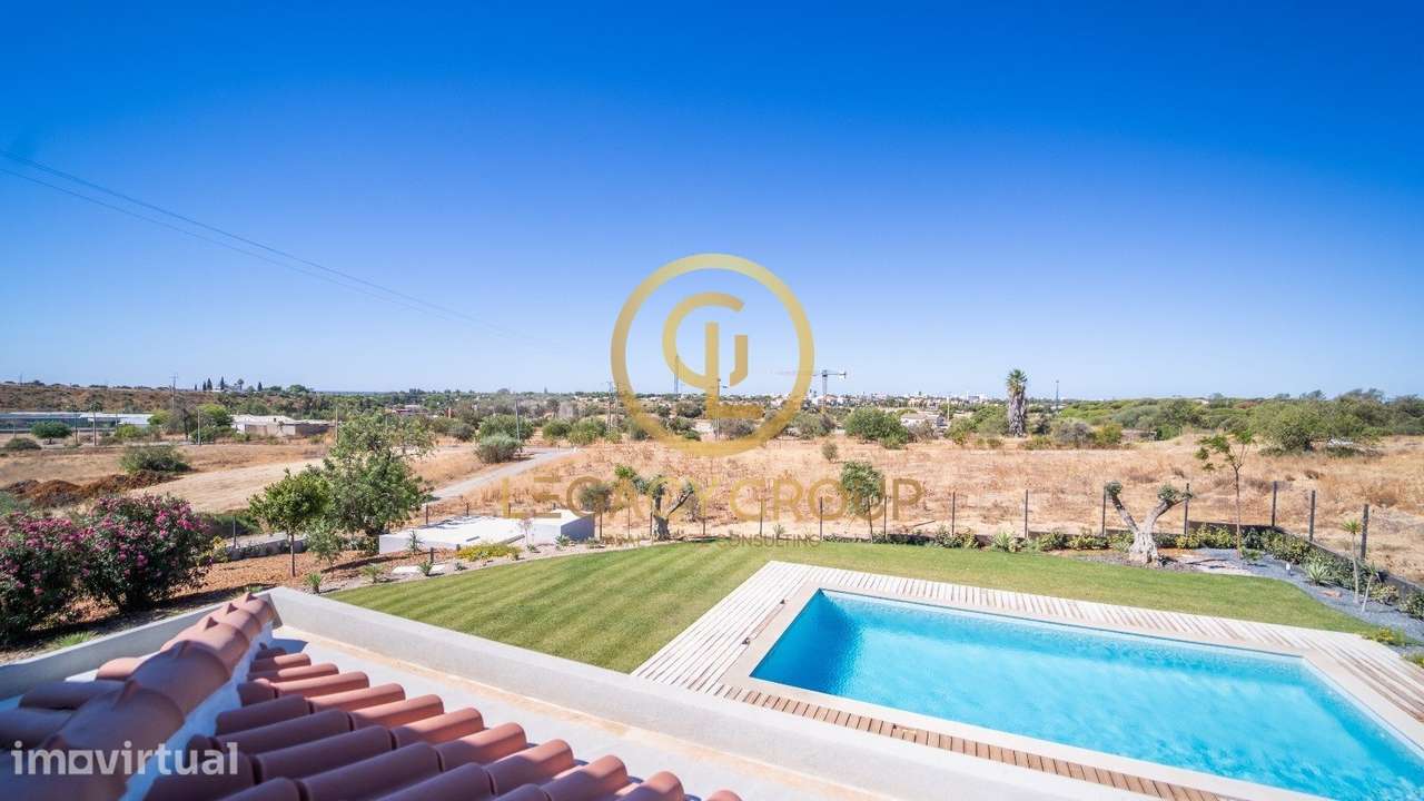 Luxuosa Moradia t4 com piscina e jardim Quarteira - Grande imagem: 5/32