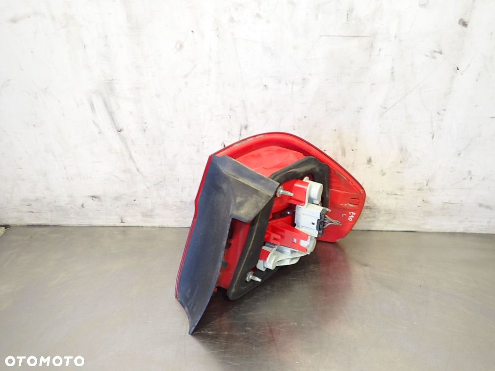 LAMPA LEWA TYLNA BMW E90 6937457 - 5