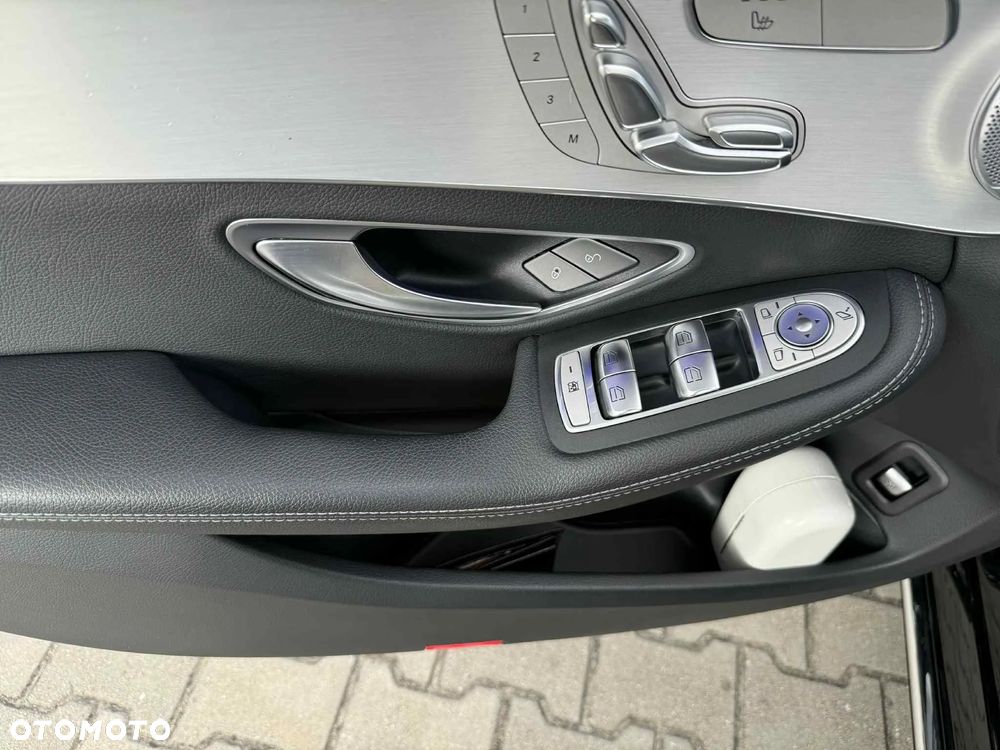 Mercedes-Benz Klasa C 300 4Matic 9G-TRONIC Avantgarde - 38