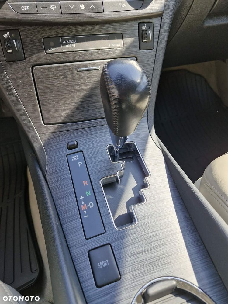 Toyota Avensis 2.0 Prestige EU5 MS - 9