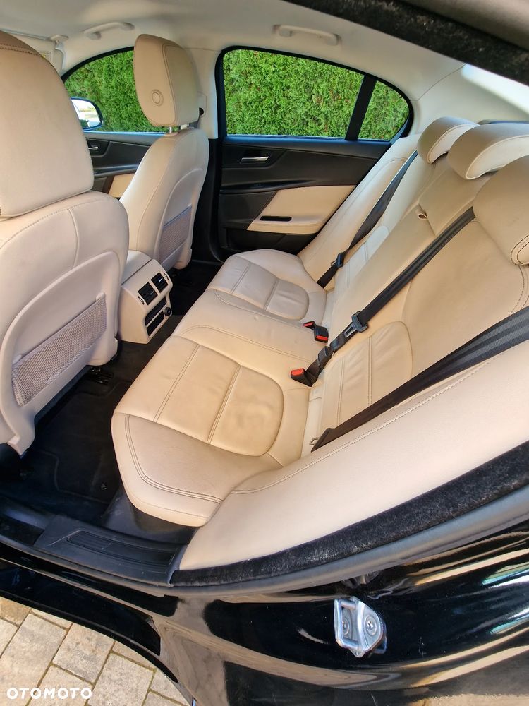 Jaguar XE - 12