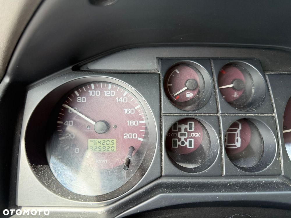 Mitsubishi Pajero - 13