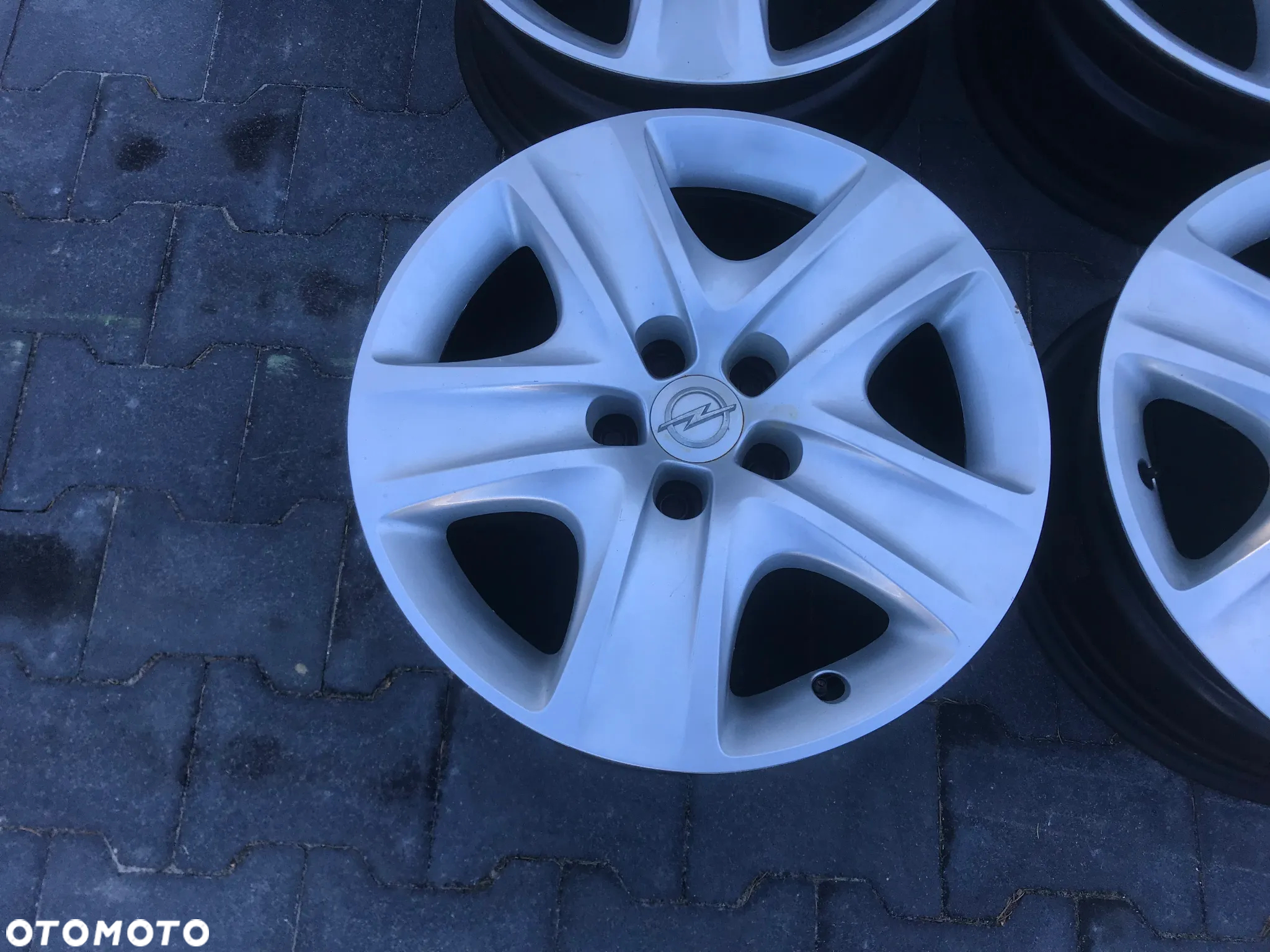 Felgi Opel Insignia A 09- 17 5x120 7x17 ET41 Kołpaki - 2