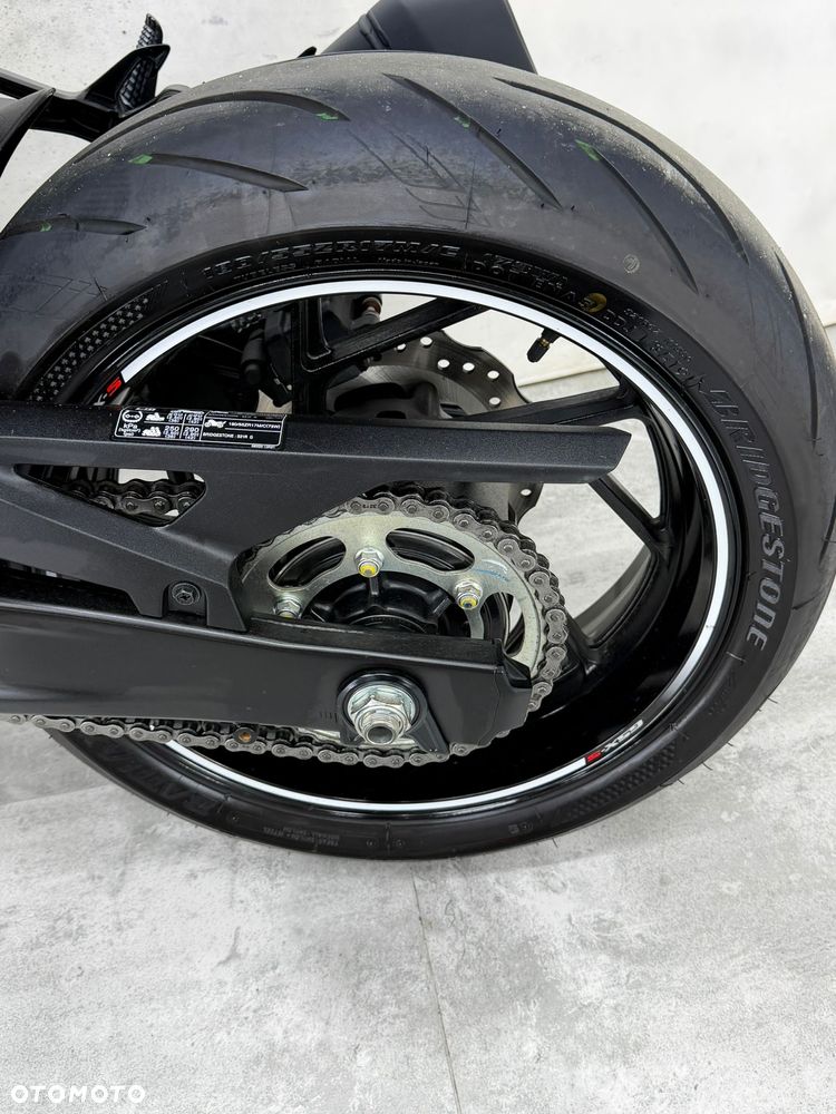 Suzuki GSX - 30