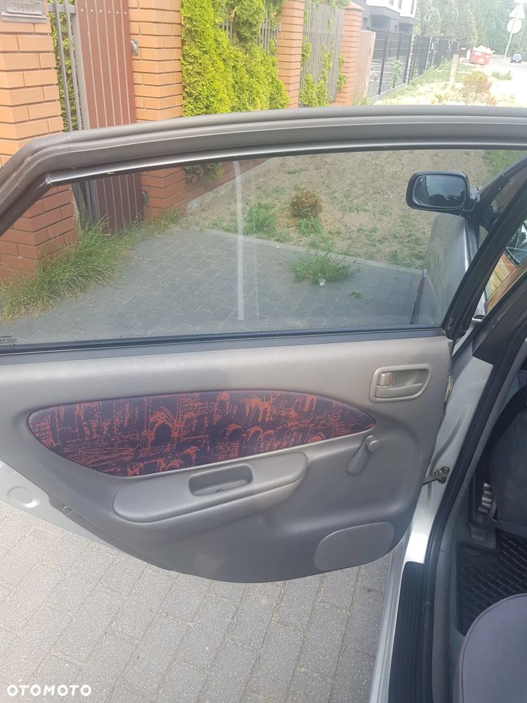 Toyota Avensis - 16