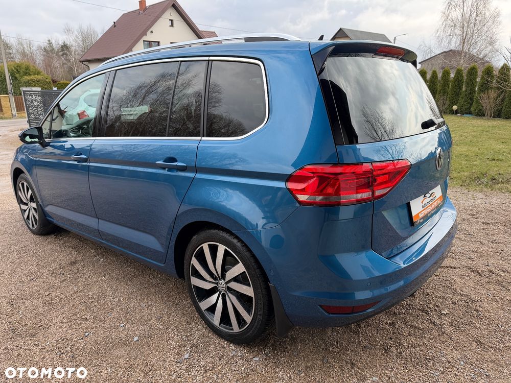 Volkswagen Touran - 16