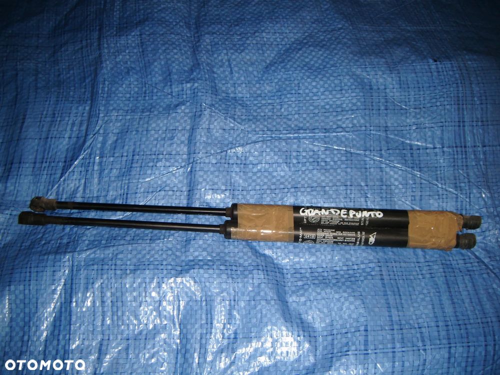 fiat grande punto siłowniki klapy tył komplet - 1