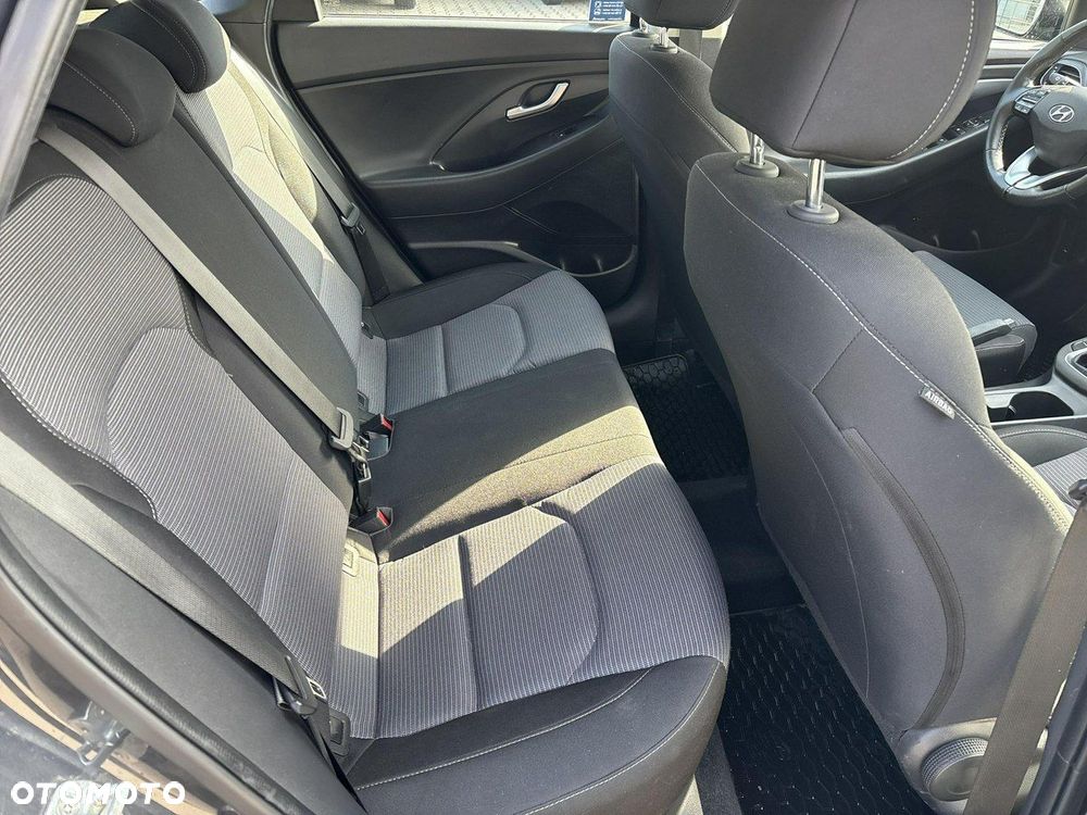 Hyundai i30 1.5 DPI Classic + - 15