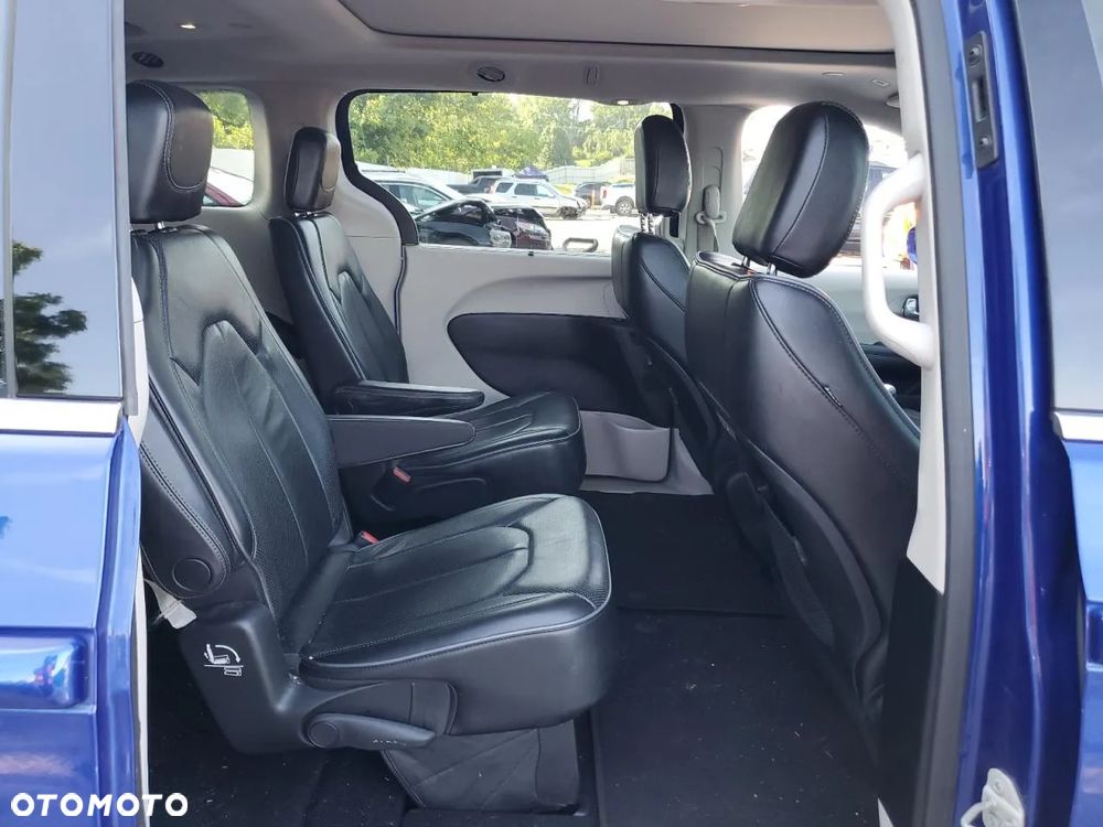 Chrysler Pacifica - 10