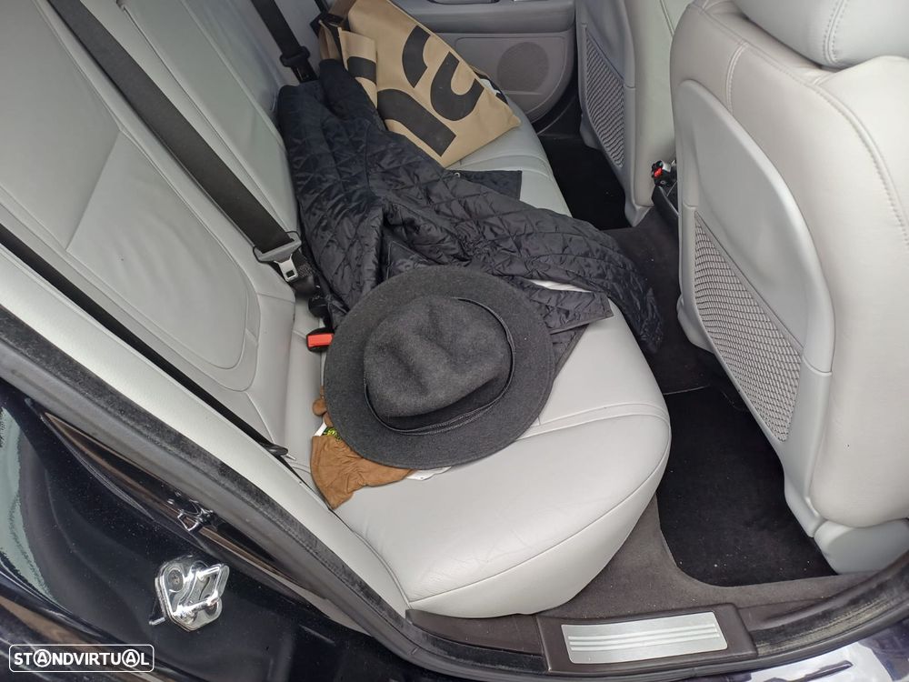 Jaguar XF 3.0 D V6 S Portfolio 159g - 11