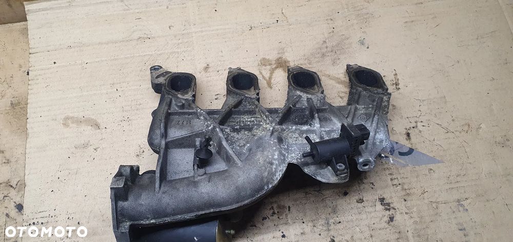 Kolektor ssący Renault Scenic II 1.9 DCI 8200272607 - 4