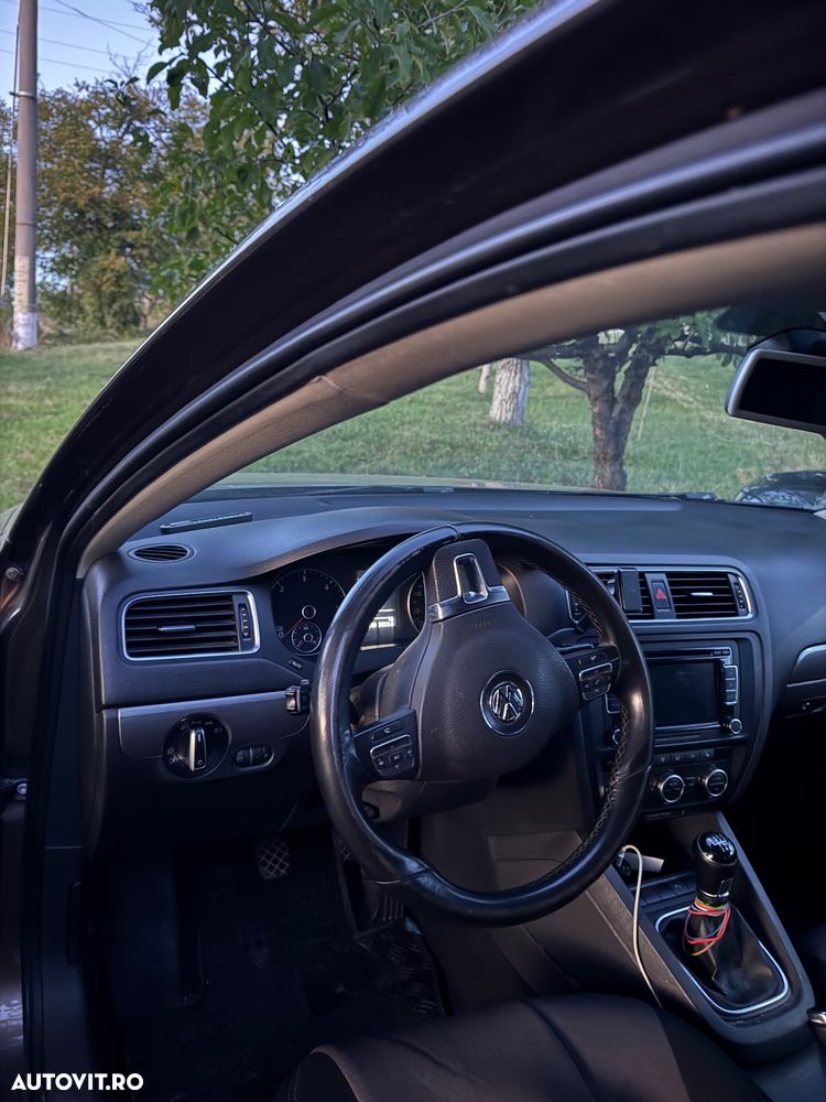 Volkswagen Jetta 2.0 TDI CR DPF Highline - 2