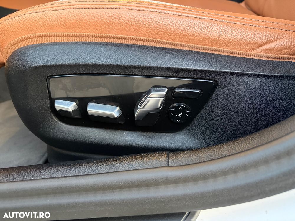 BMW Seria 5 530d xDrive AT MHEV - 32