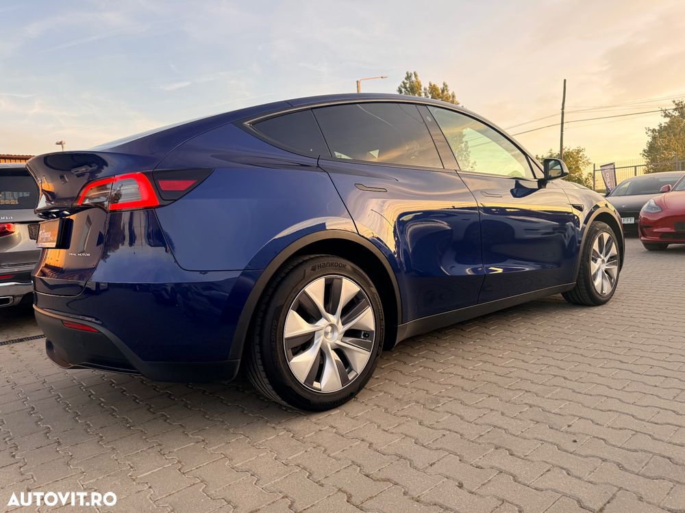 Tesla Model Y - 7