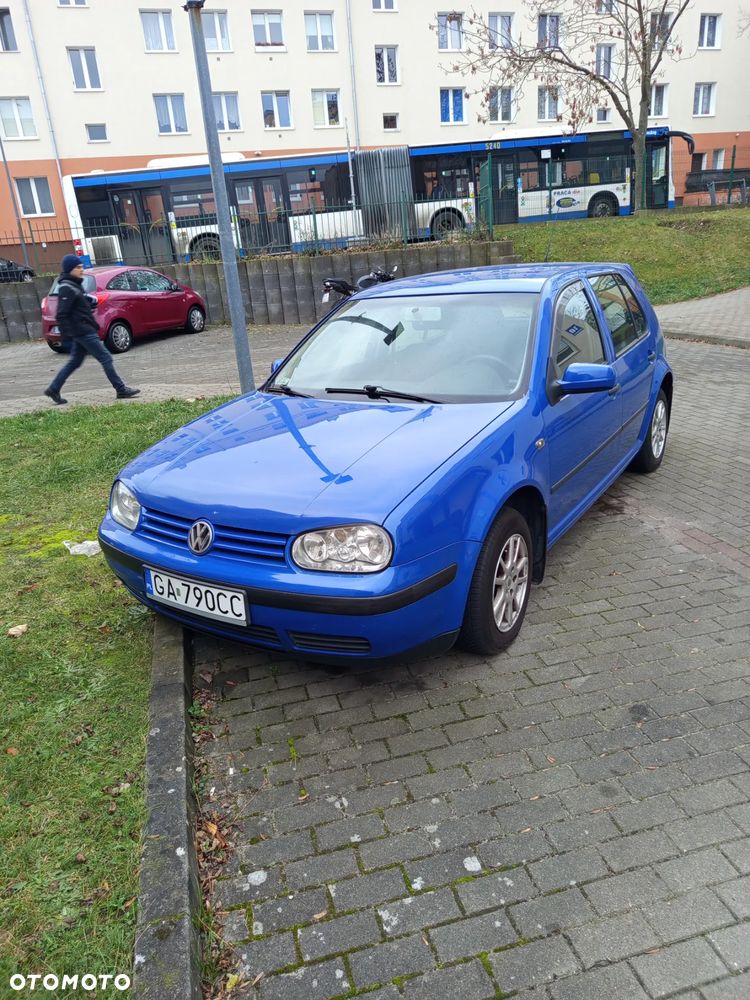Volkswagen Golf - 1