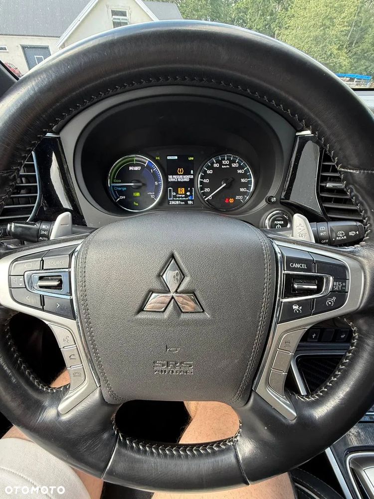 Mitsubishi Outlander PHEV Instyle + - 5