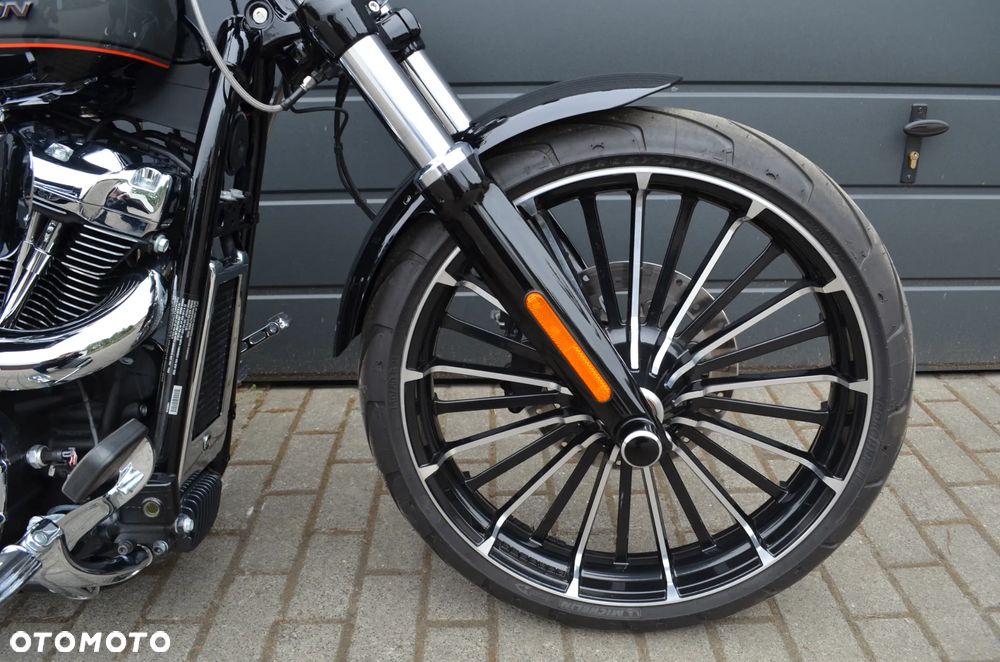Harley-Davidson FXSB Breakout - 10