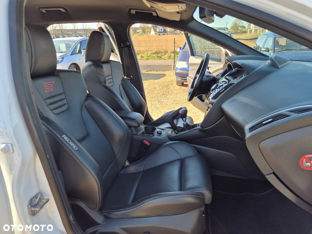 Ford Focus 2.0 EcoBoost ST mit Leder-Sport-Paket - 7