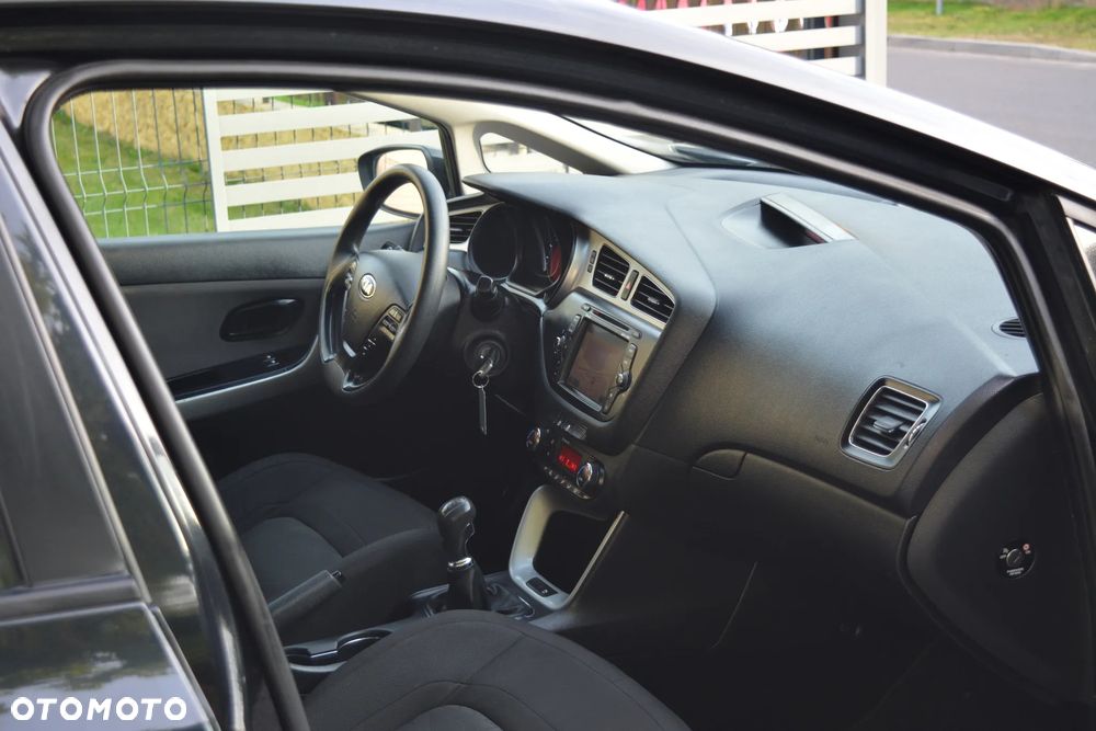 Kia Ceed 1.4 CVVT Dream Team Edition - 9
