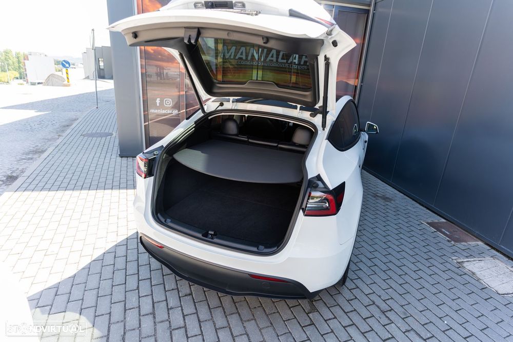 Tesla Model Y Long Range Dual Motor AWD - 26