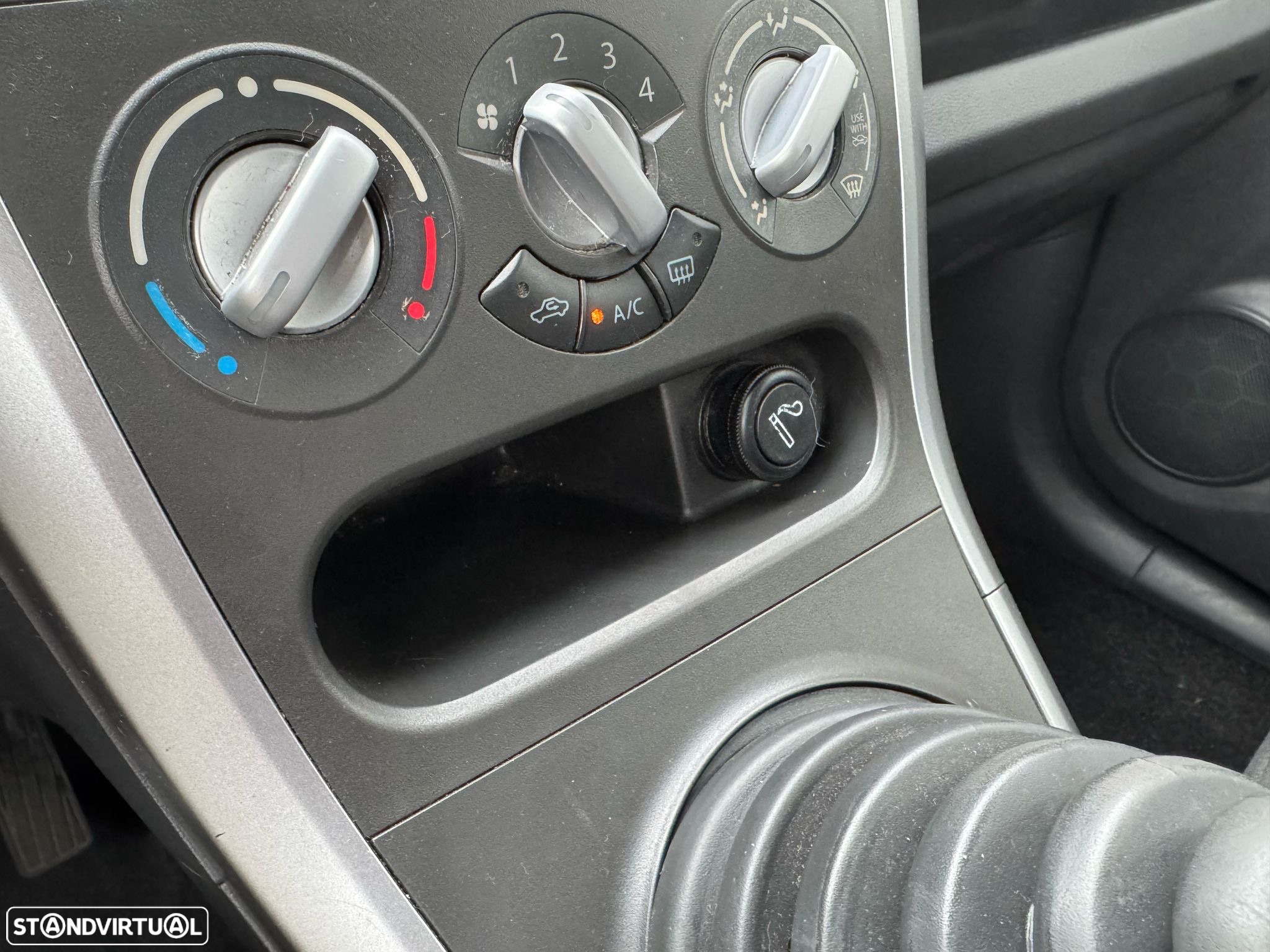 Suzuki Splash 1.0 GLS - 18