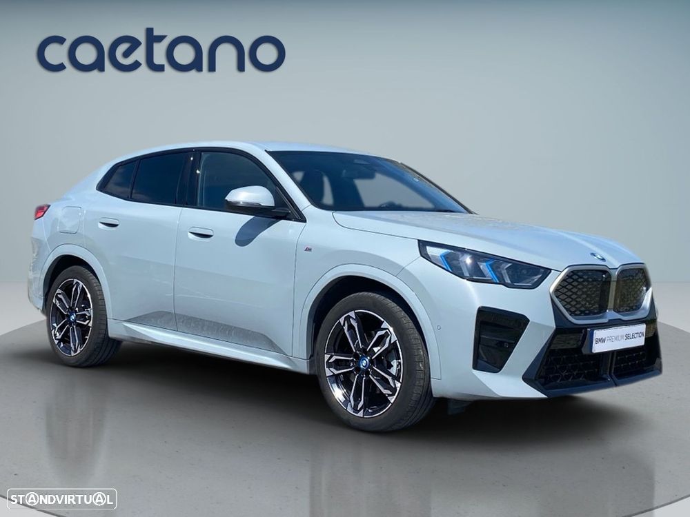 BMW iX2 eDrive20 Pack Desportivo M - 22