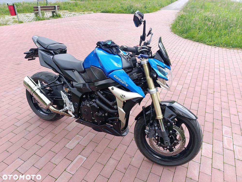 Suzuki GSR - 2