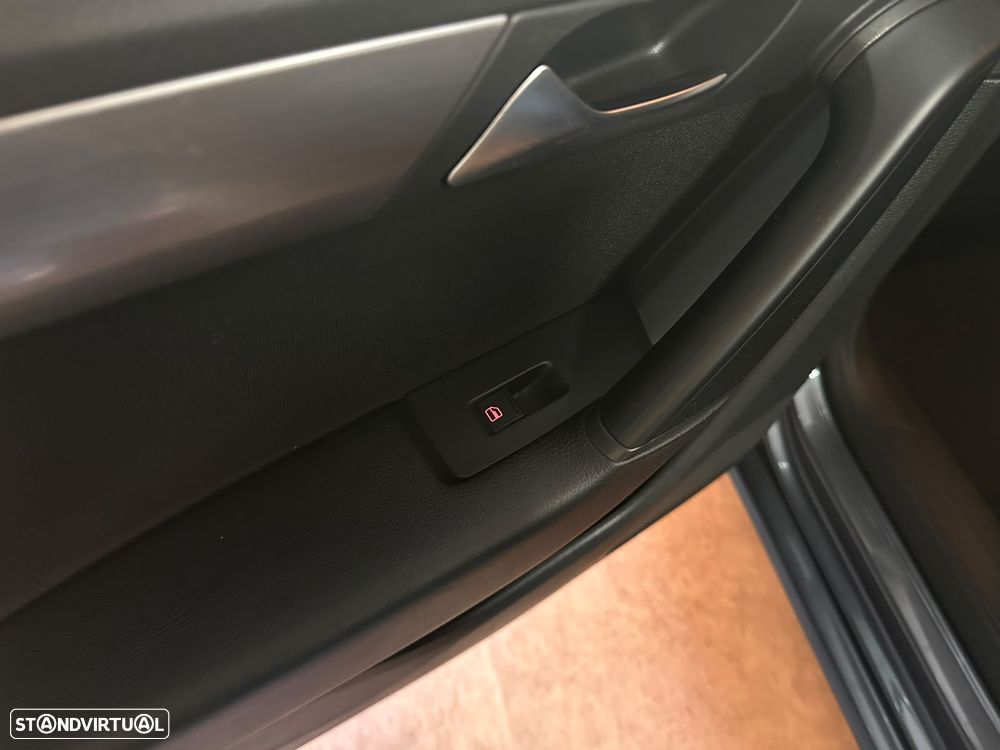 VW Passat Variant 1.6 TDI BlueMotion Comfortline - 33