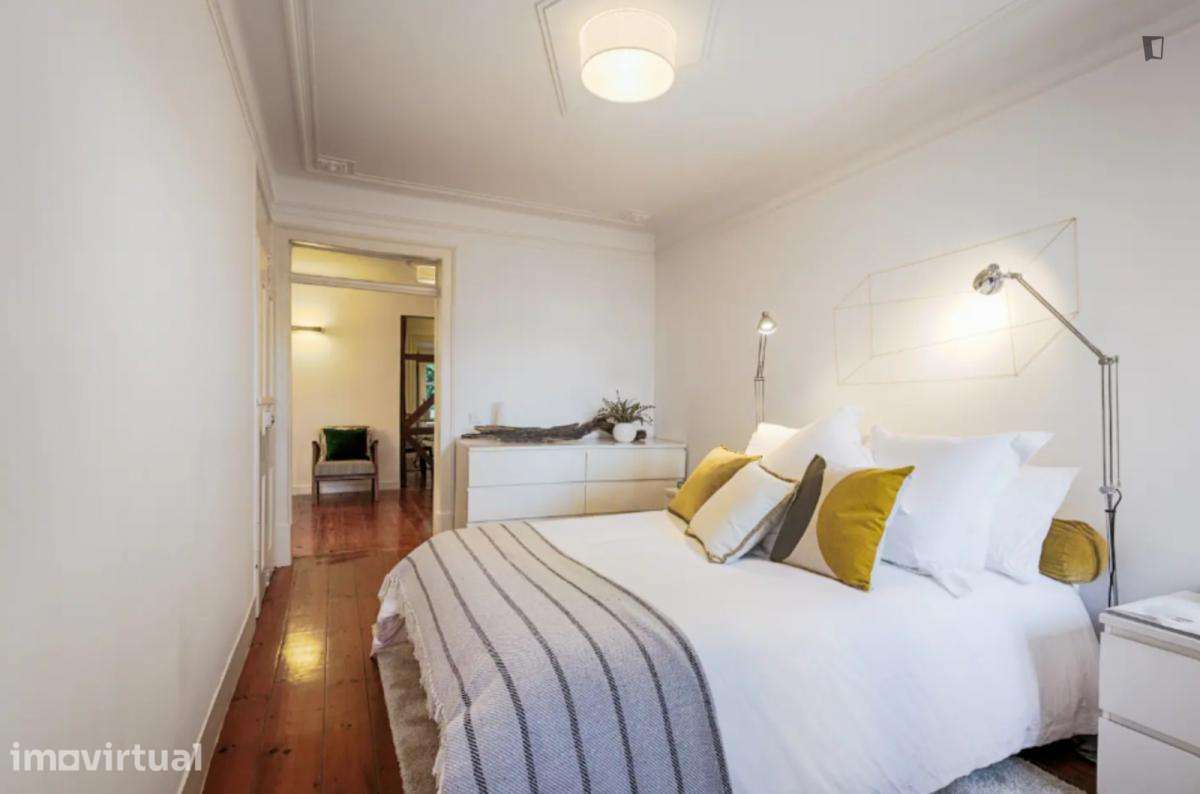 Apartamento com 1 quartos - localizado em São Bento Lisbon - Grande imagem: 2/15