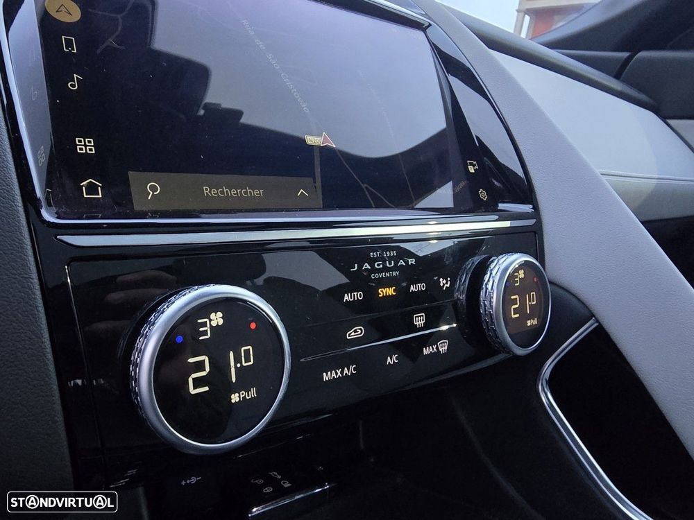 Jaguar E-Pace 1.5 P300e R-Dynamic SE AWD Aut. - 44