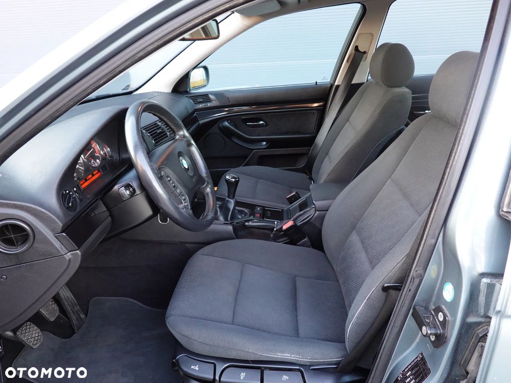 BMW Seria 5 525d - 12