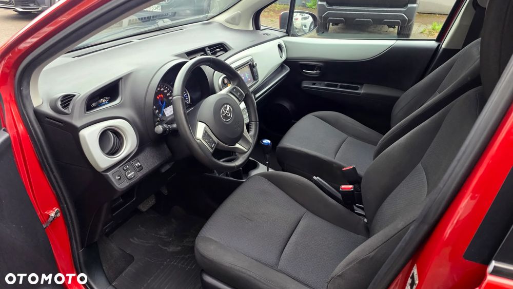 Toyota Yaris Hybrid 100 Sol - 16
