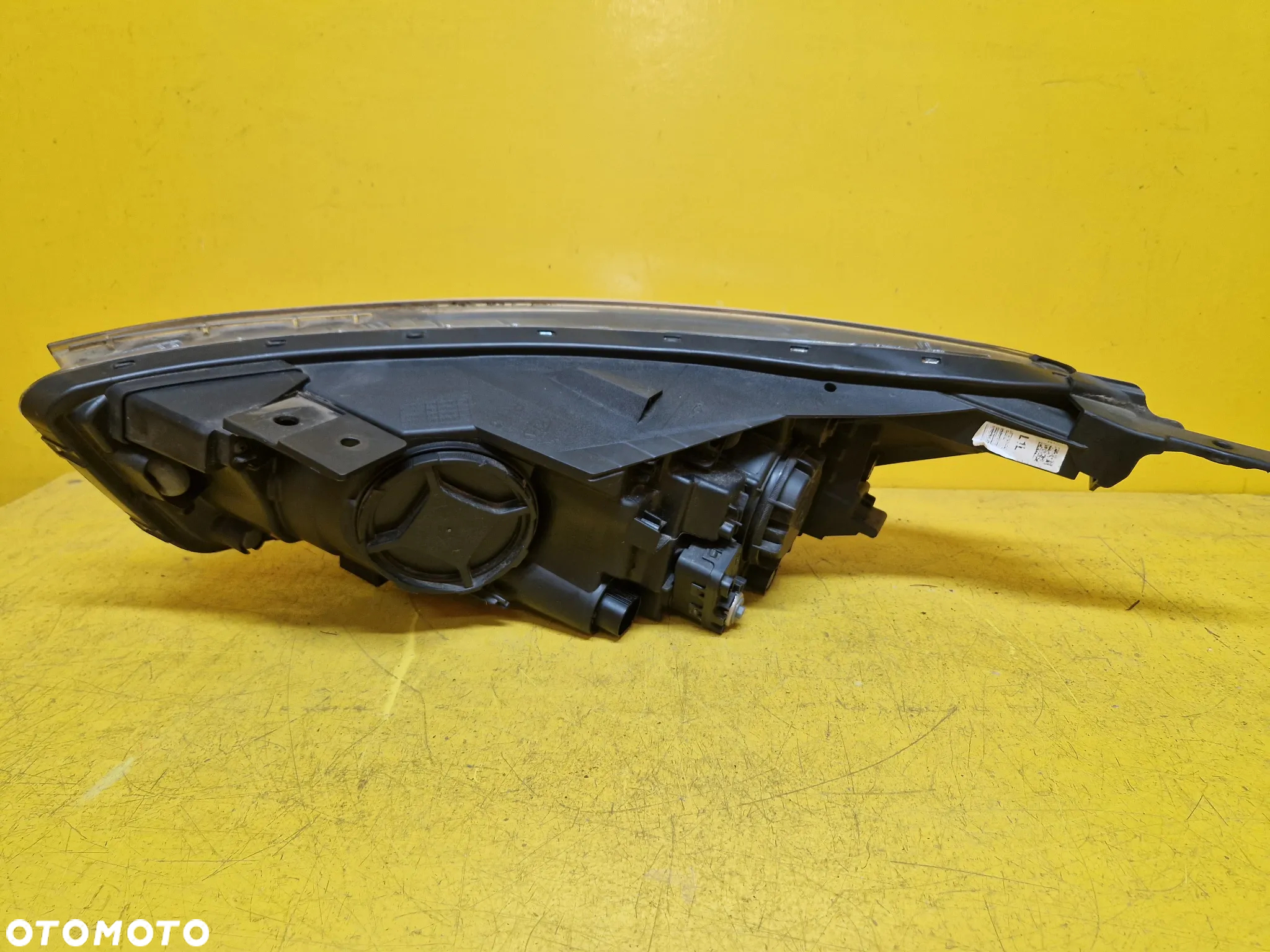 KIA STONIC LAMPA PRAWA PRZOD SOCZEWKA 92102-H8 - 8