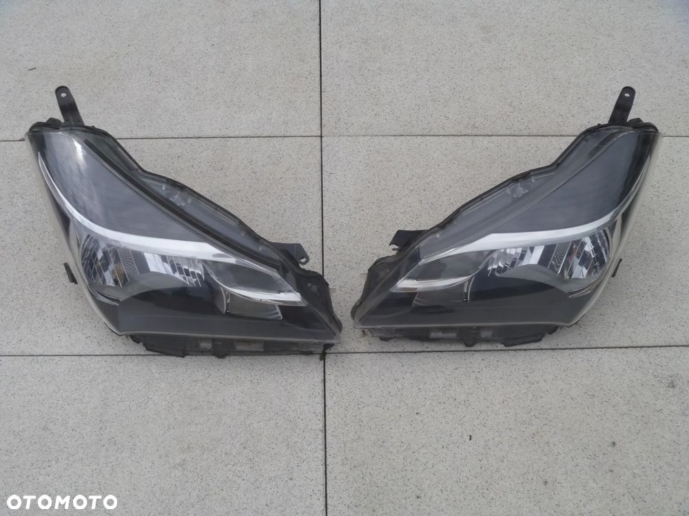 TOYOTA YARIS III LIFT 2015 LAMPA PRAWA LEWA ORYGINAŁ - 1
