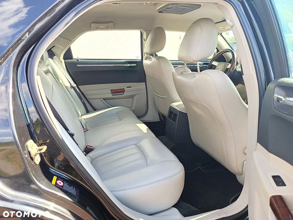 Chrysler 300C 3.5 V6 - 23