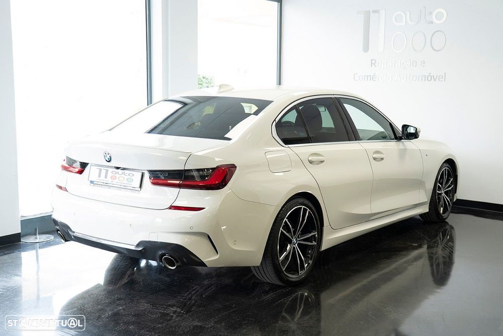 BMW 320 d Pack Desportivo M Auto - 7