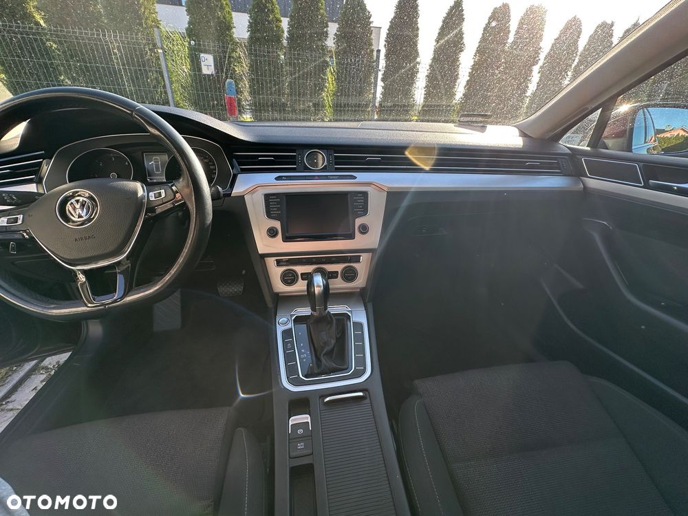 Volkswagen Passat - 10