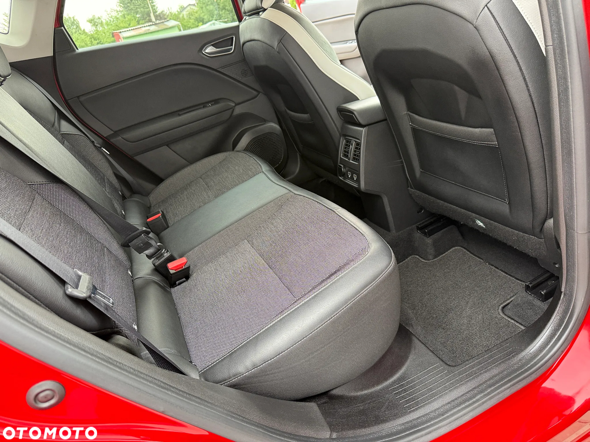 Renault Captur TCe 100 INTENS - 19