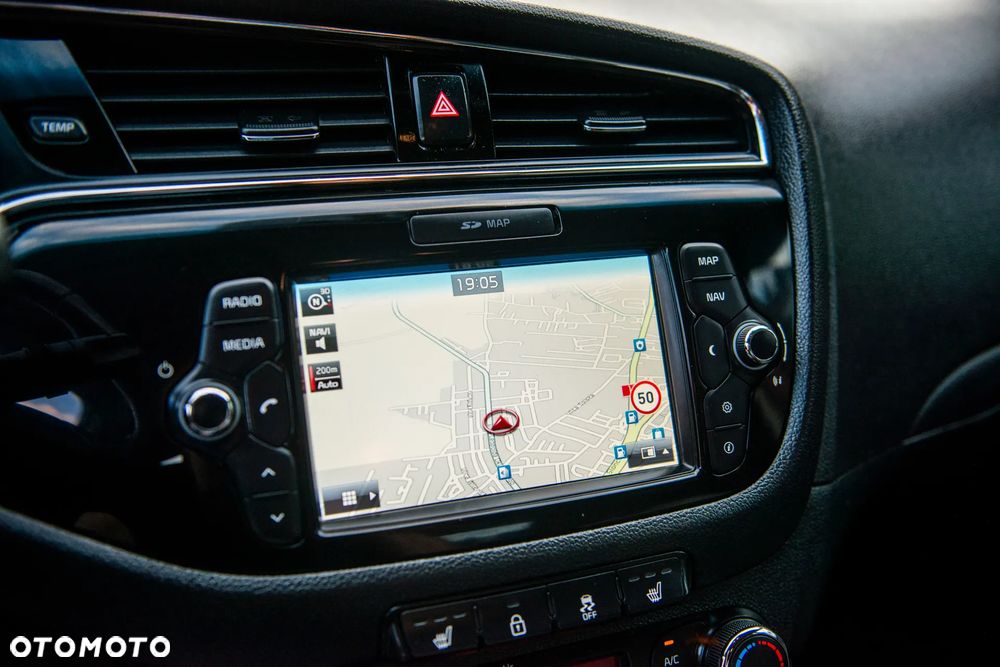Kia Ceed 1.4 CVVT Dream Team Edition - 24