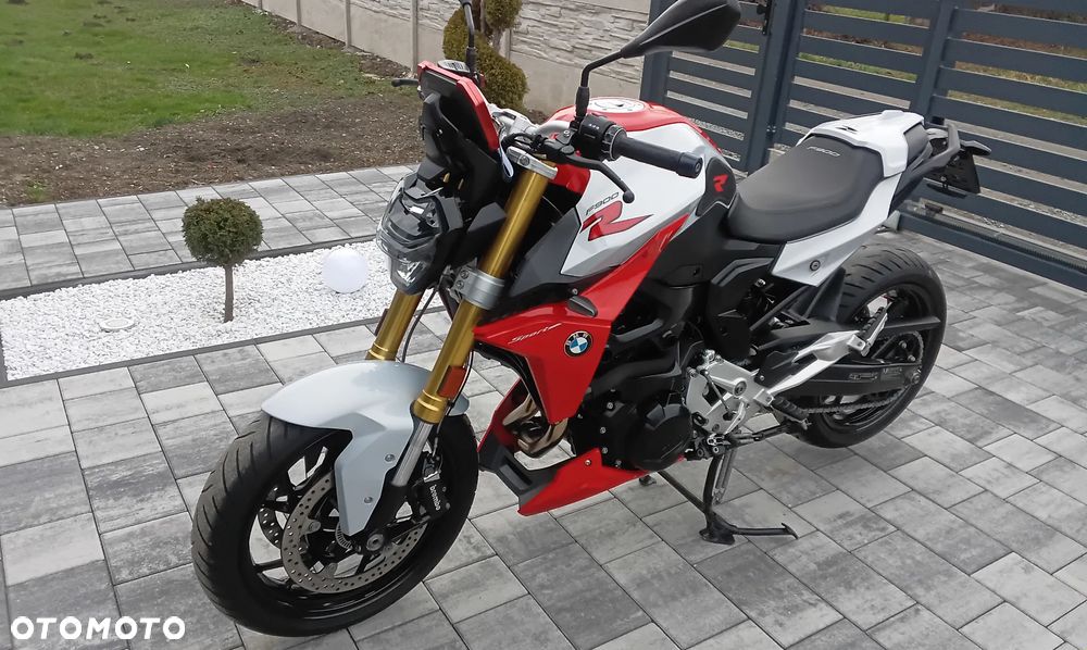 BMW F - 11