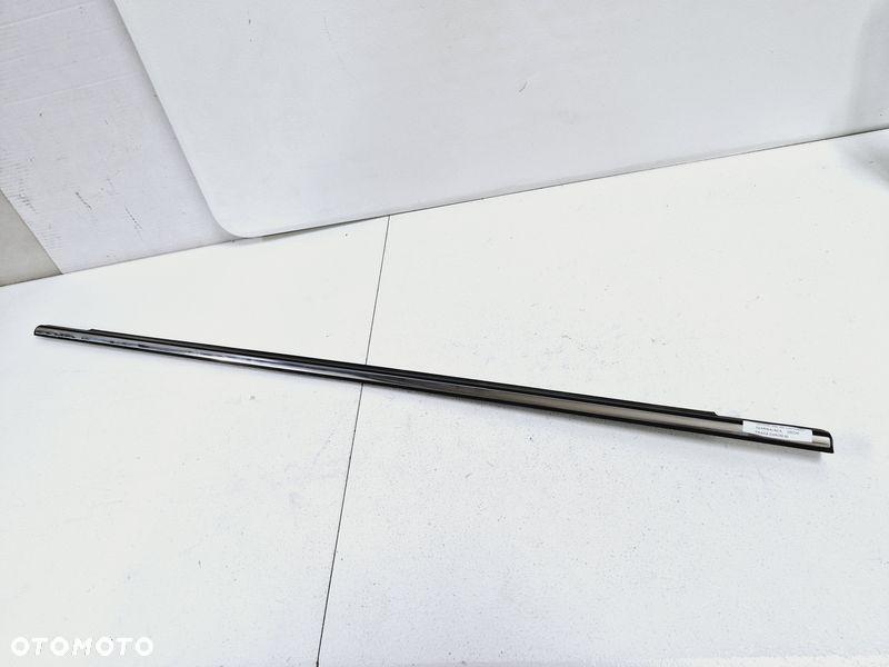 fiat 500 07- listwa zgarniająca drzwi prawa chrom - 1