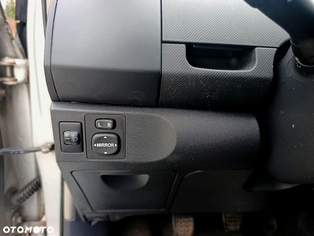 Toyota Yaris 1.3 VVT-i Team - 11