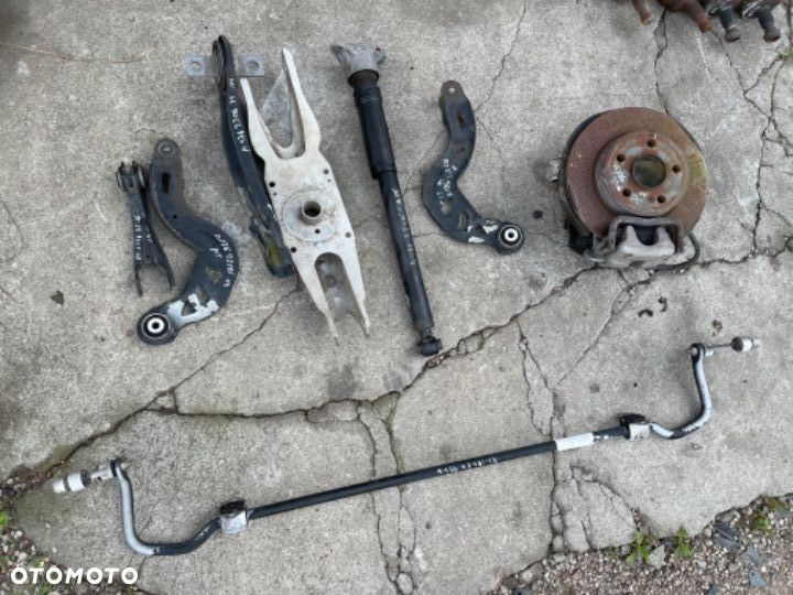 MERCEDES CLA 117 A 176 B 246 GLA x156 sanki wózek  trawers  tył Piasta wahacz - 2