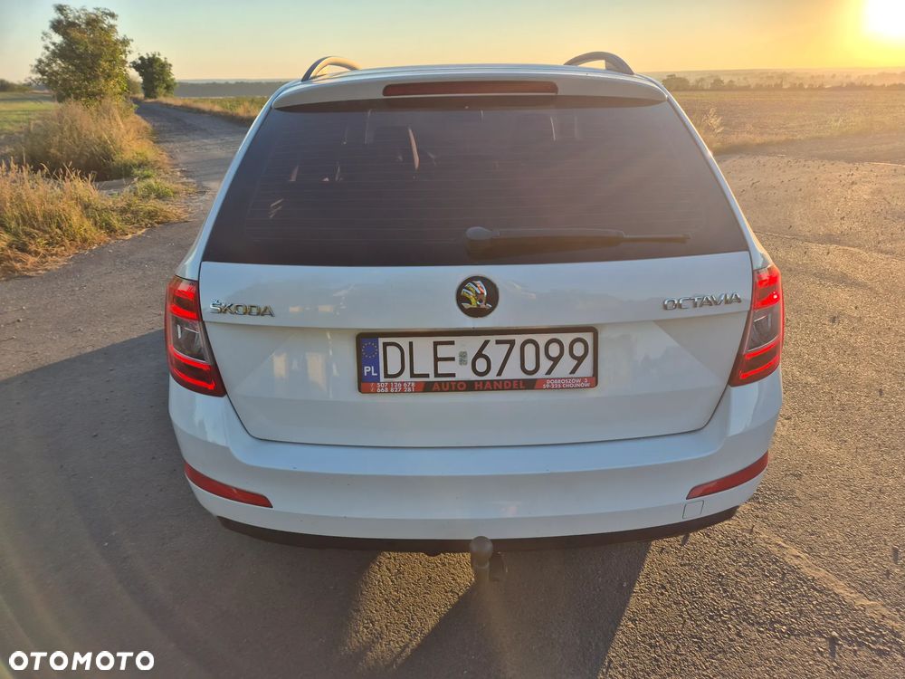 Skoda Octavia 1.6 TDI DPF DSG Elegance - 4
