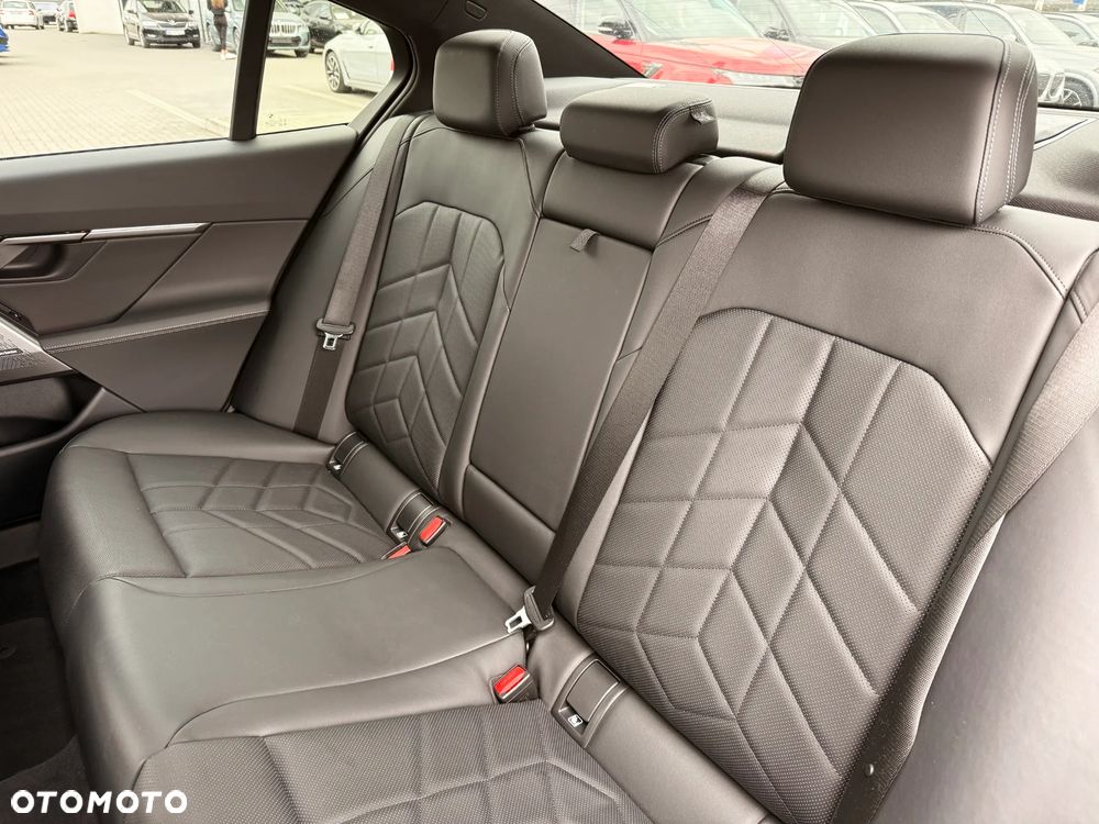 BMW Seria 5 520i - 33