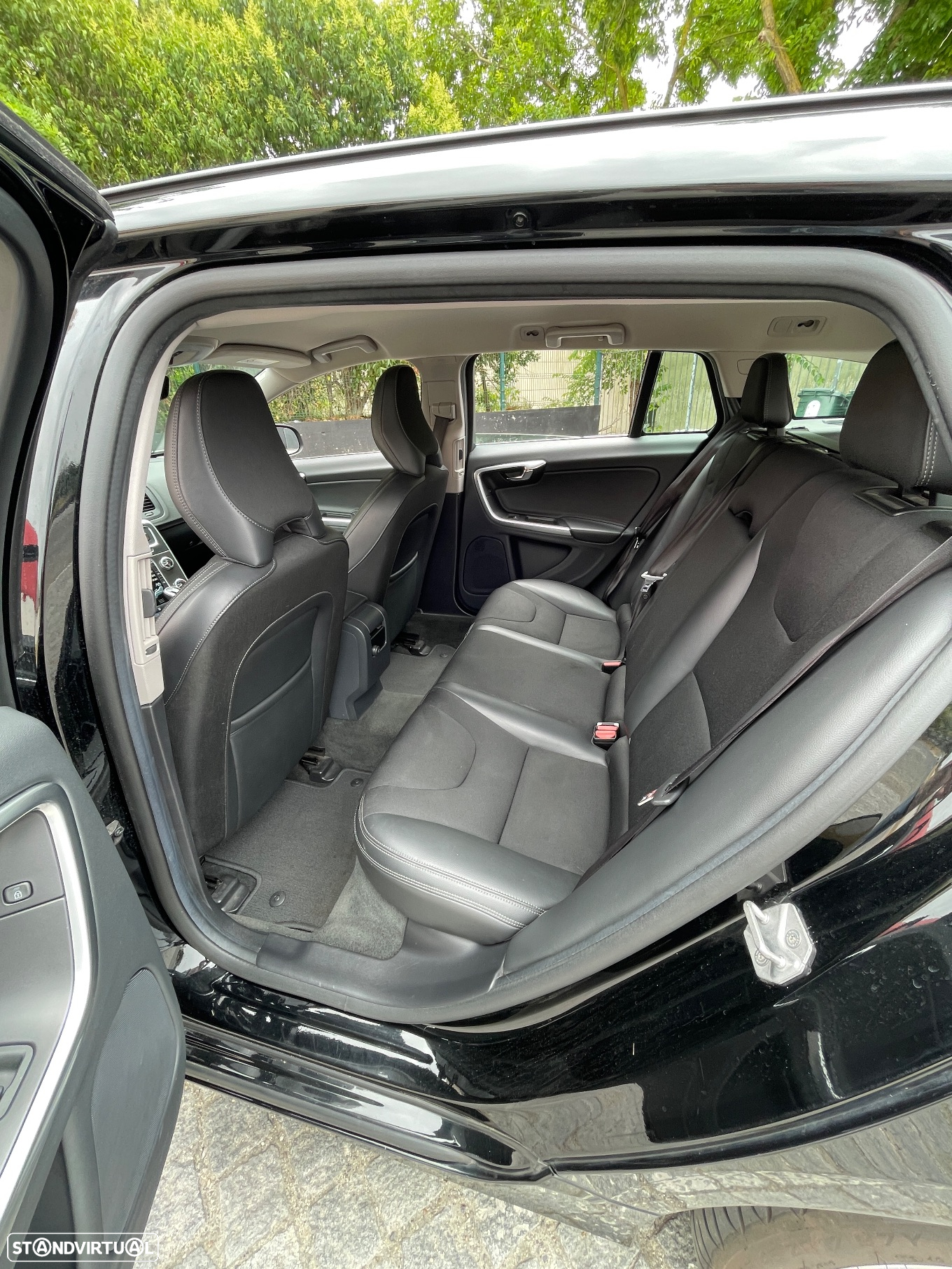 Volvo V60 2.4 D6 Momentum AWD Phev - 12