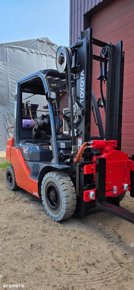 Toyota wózek widłowy TOYOTA 8FGF25 z obrotnicą Bolzoni 360 idealny stan jak NOWY - 2